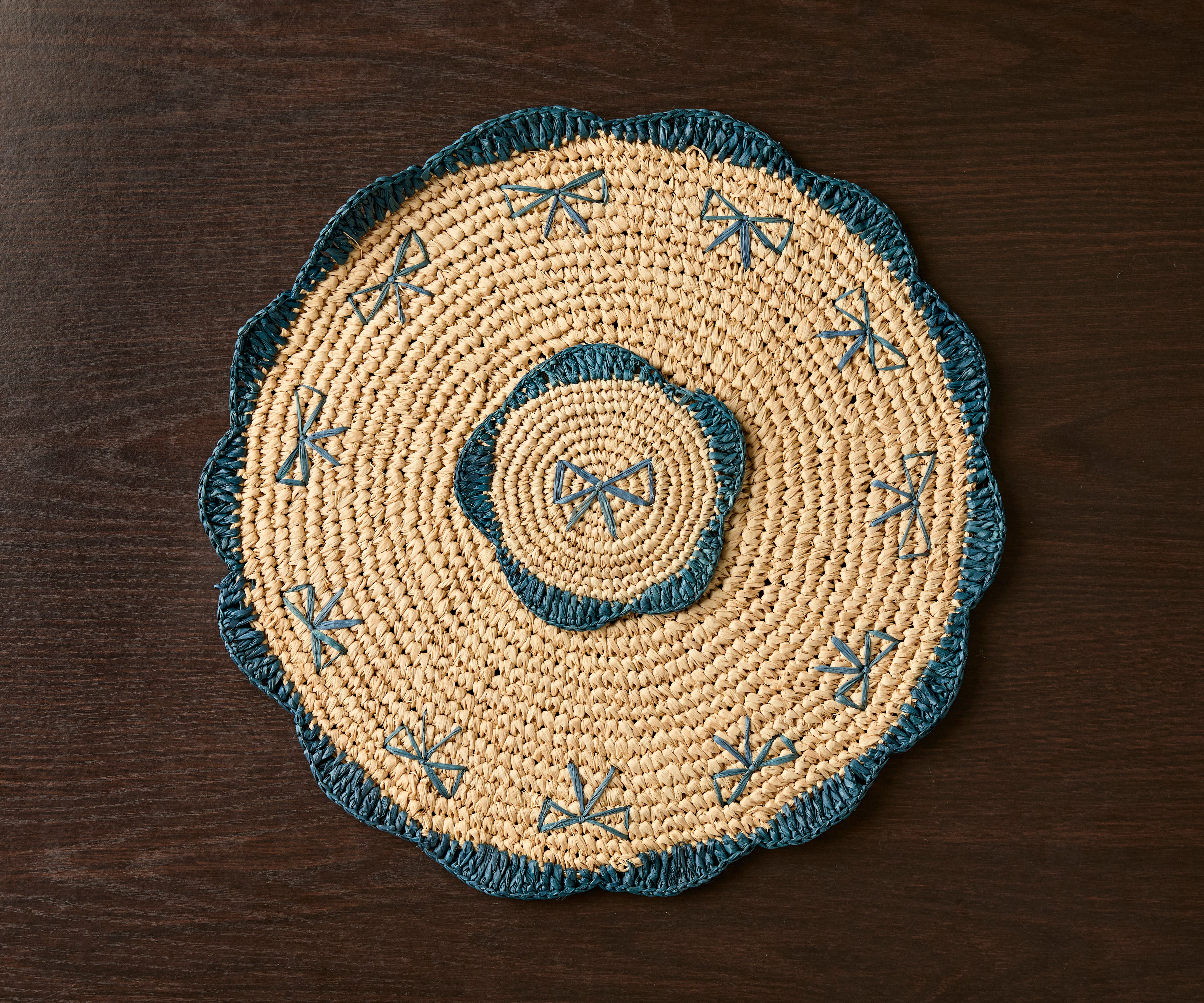 Payton James Handwoven Bow Placemats – Hand-Crocheted Raffia Palm Placemats – Unique Kitchen & Dining Table Decor – Handmade Tableware